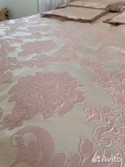 Покрывало и 4 наволочки