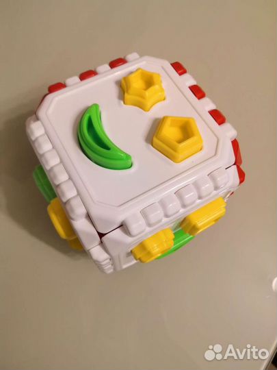 Развивающий кубик-сортер