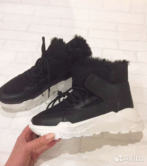 Новые утепленные кроссовки (полусапоги)