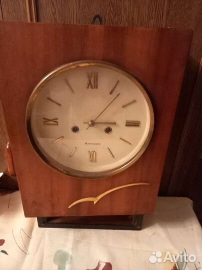 Старинные настенные антикварные часы с боем Янтарь