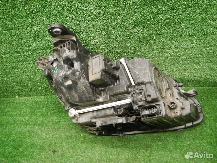 Фара левая Mercedes-Benz E-Class