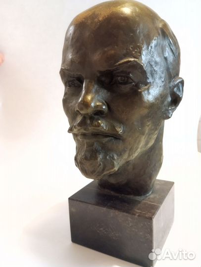 Бюст Ленина большой.скульптор Арапов