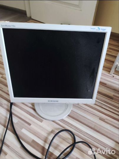 Монитор Samsung SyncMaster 710N