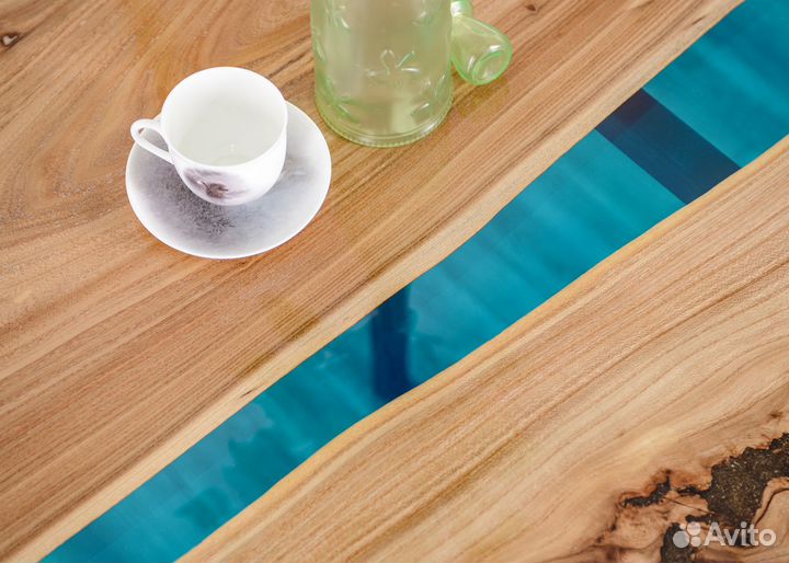 Стол из слэба с эпоксидной смолой