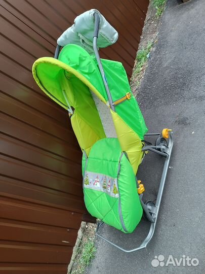 Детские санки с выдвижными колесами