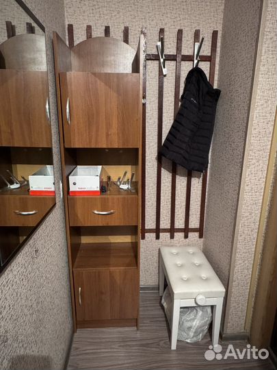 Пенал с вешалками