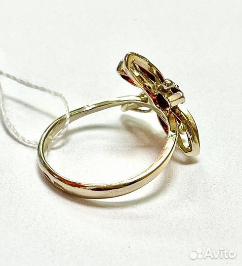 Золотое кольцо с бриллиантом 17р