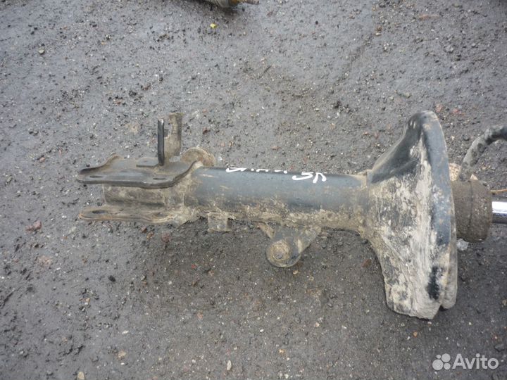 Задняя левая стойка Хундай Элантра 3 XD