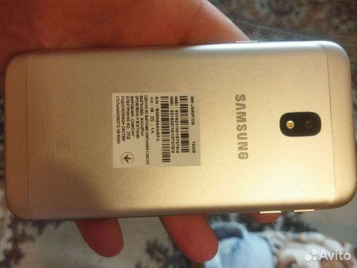 Телефон Samsung galaxy j3