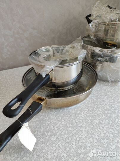 Набор кастрюль и сковородок