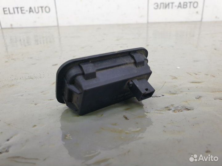 Кнопка закрывания багажника Mercedes S-Class W221