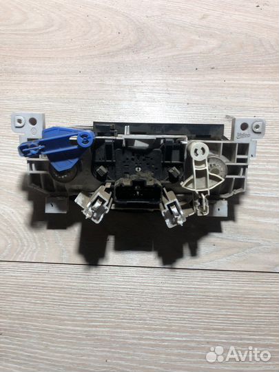 Блок управления кондиционером Renault Logan