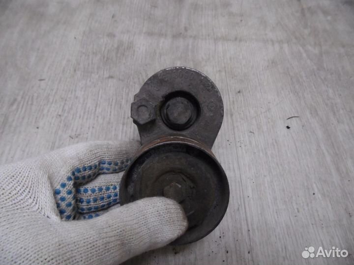 Ролик руч.ремня с кронштейном Renault Megane II 20