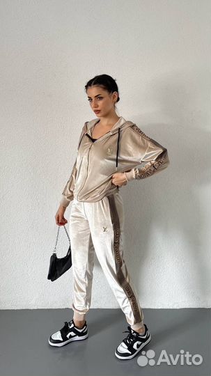 Костюм велюровый