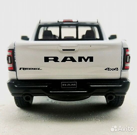 Модель Dodge RAM 1500 металлическая