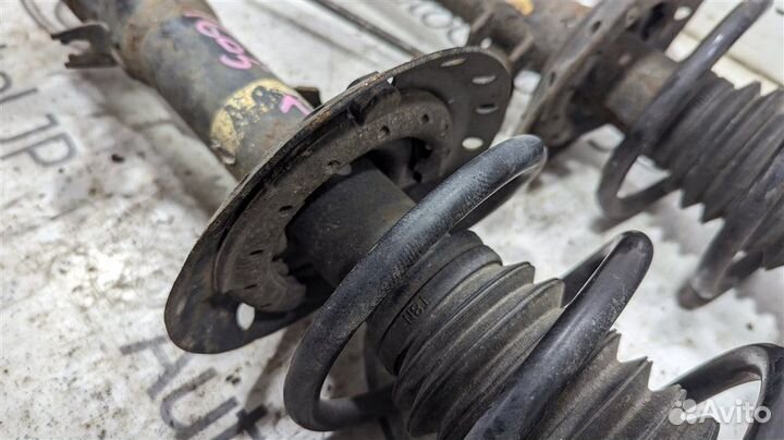 Амортизатор/стойка передняя правая Honda Freed/Freed+