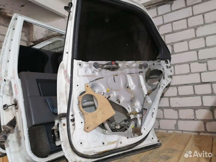 Дверь задняя правая Lexus 400 LS