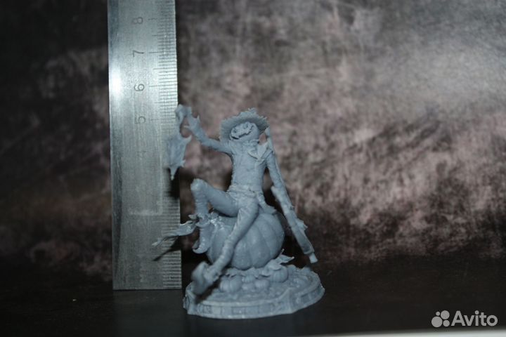 Фигурка из смолы 