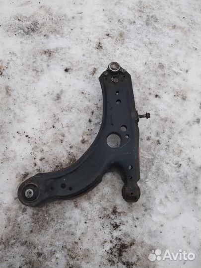 Рычаг передний правый skoda octavia Tour