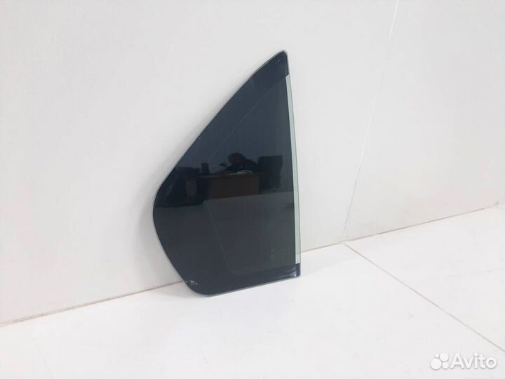 Стекло двери задней правой форточка Renault Logan