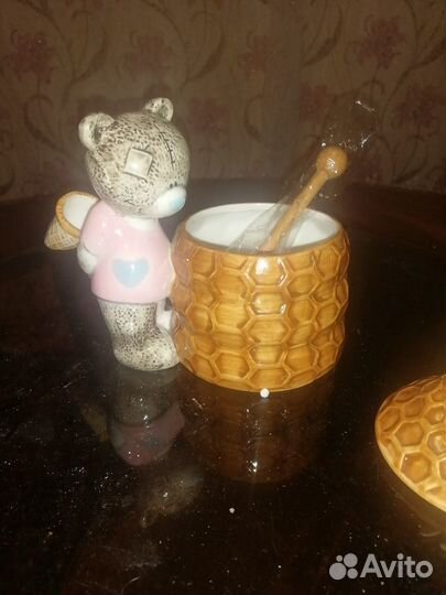 Фарфоровая банка для меда