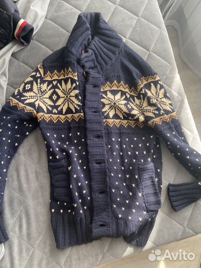 Свитер на пуговицах