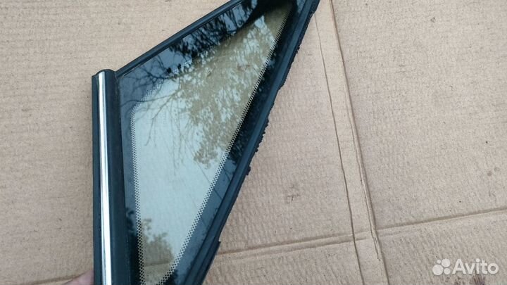 Стекло стационарное переднее правое Toyota Ipsum I