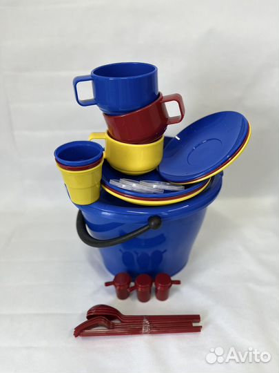 Набор пластиковой посуды