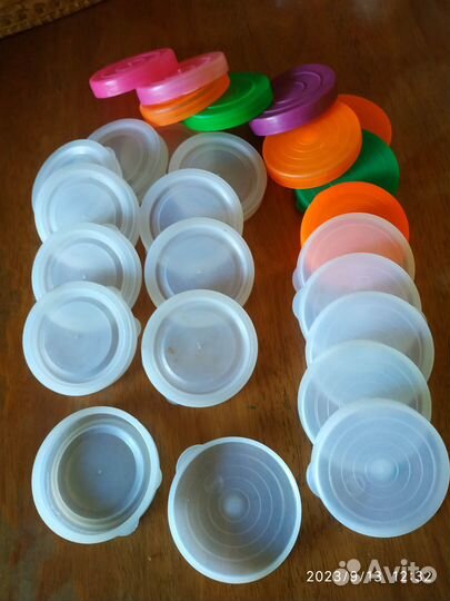 Банки,бутылки стекляные,крышки и зелень