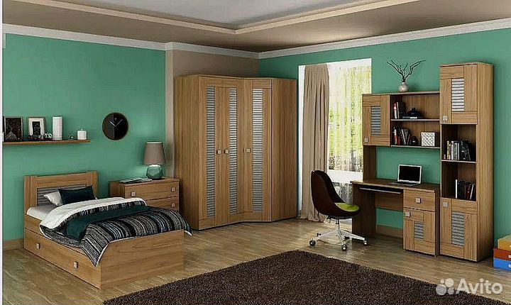 Детская рабочая зона у окна