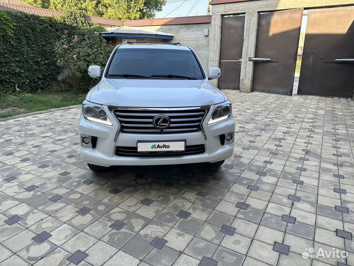 Lexus LX, 2013
