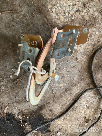 Петля капота левая правая Peugeot 1007