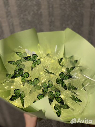 Букет из бабочек светящийся