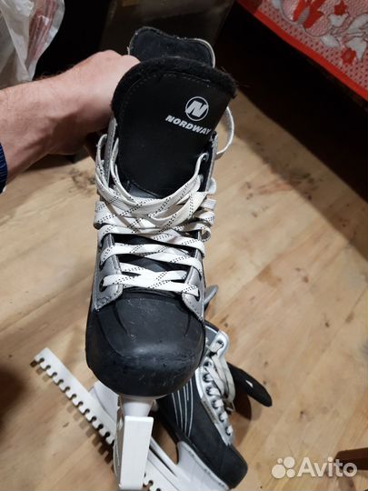 Коньки хоккейные