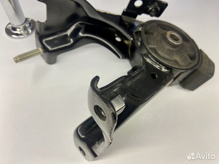 Подушка двигателя задняя toyota