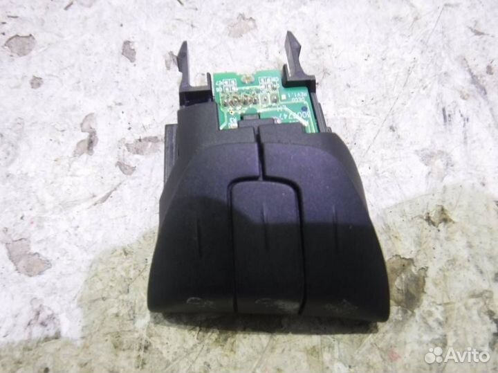 Кнопка Ниссан Patrol Y62