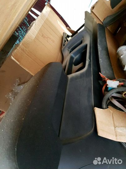 Тонель с подлокотником Митсубиси Лансер 10