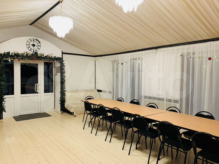 Банкетный зал за городом на берегу реки