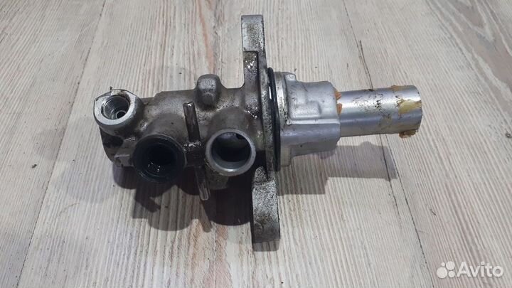 Главный тормозной цилиндр гтц Nissan X-trail T31