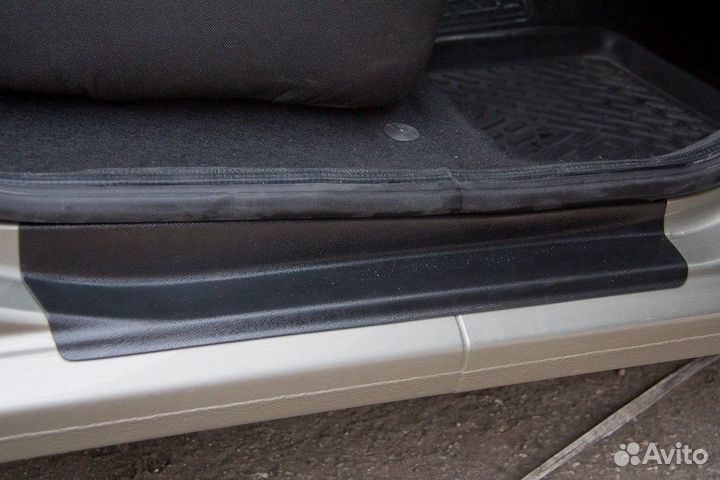 Накладки на пороги LADA Largus