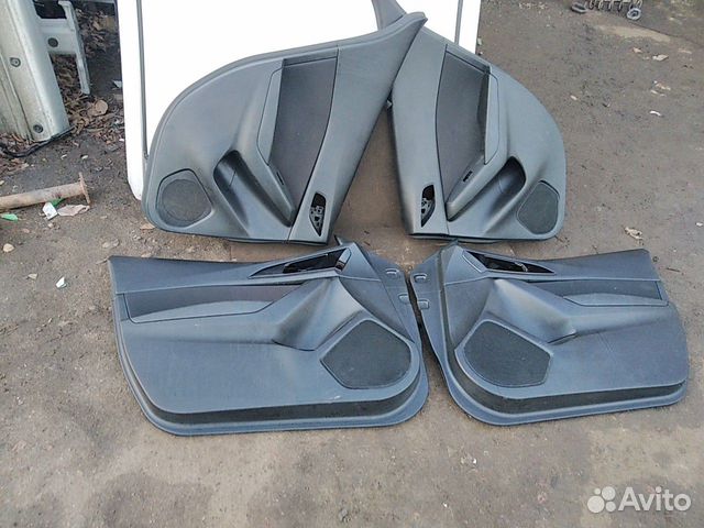 Обшивка дверей Mazda 3 BM