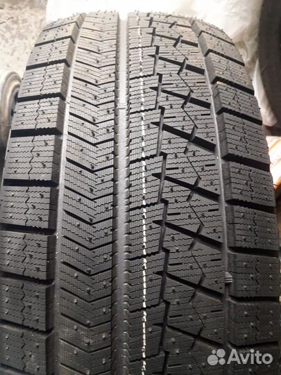 Bridgestone Blizzak VRX2 215/55 R17 96S