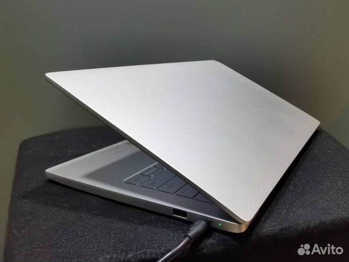 Ноутбук Xiaomi Mi Air 13.3 I5 6200U 940Mx
