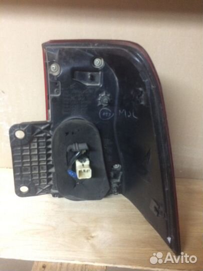 Фонарь задний левый на ленд крузер 200