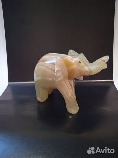 Фигурки из натурального камня