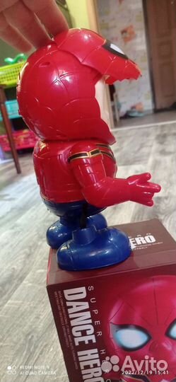 Игрушка человек паук