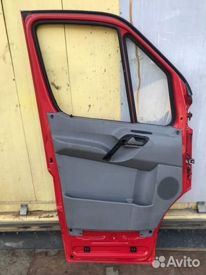 Дверь передняя левая Mercedes Sprinter W906