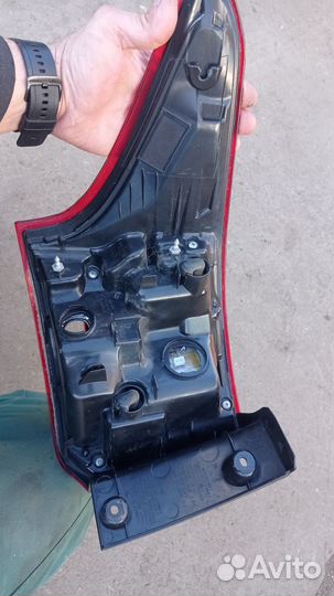 Фонарь задний правый mitsubishi outlander 3