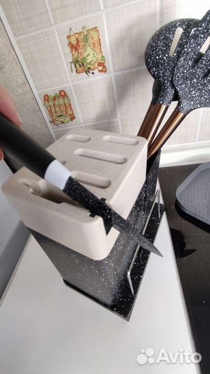 Набор кухонных ножей с подставкой