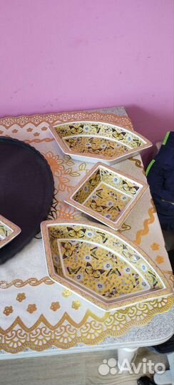 Поднос с тарелками